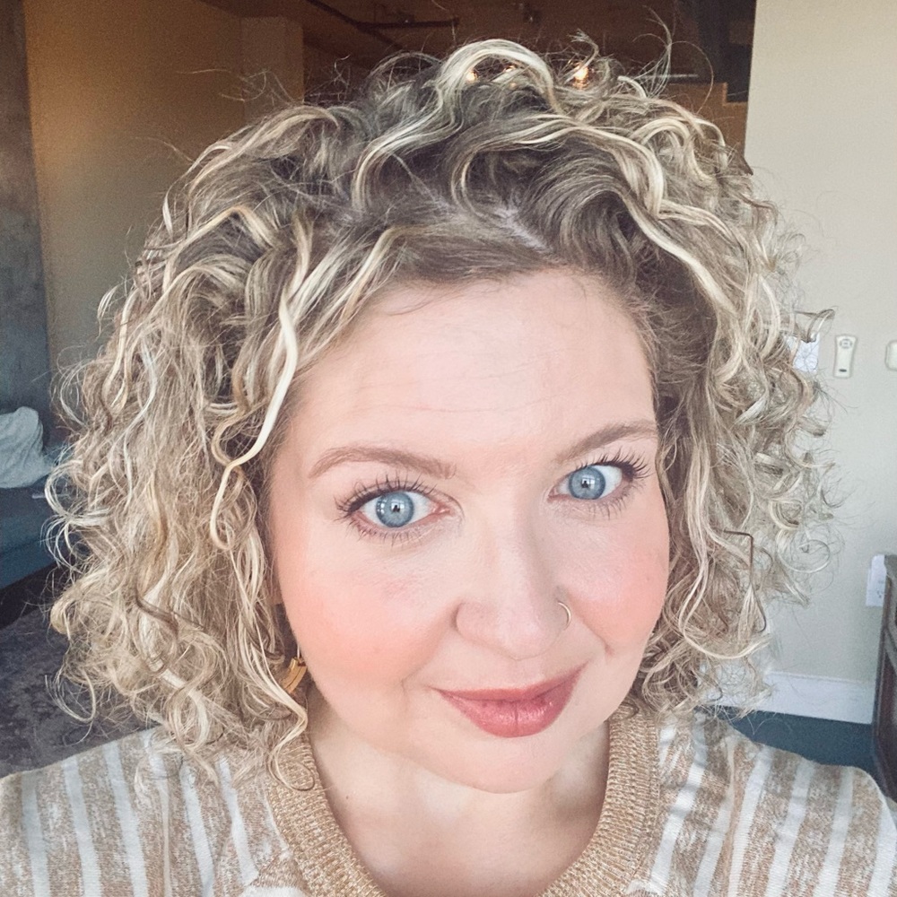 Meet your Posher, Emily